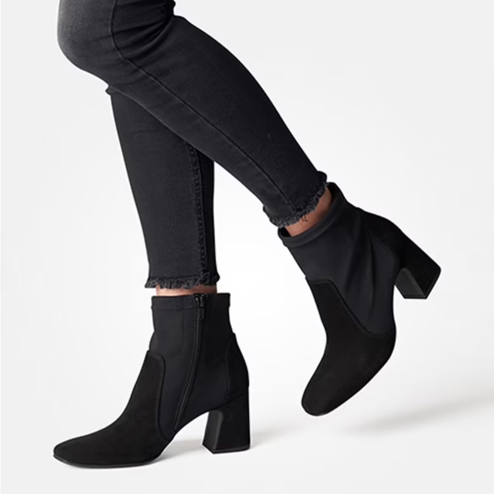 Paul Green Nepal Bootie
SQUARE FLARED BLOCK HEEL SUEDE BLACK  UK 5 US 7.5 
$455